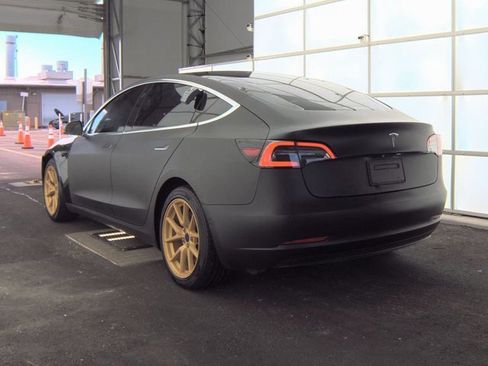 Used 2020 Tesla Model 3 Standard Range image 4