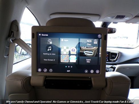 Used 2017 Chrysler Pacifica Touring-L Plus image 40