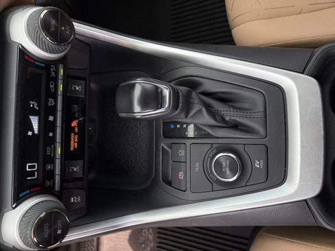 Used 2021 Toyota RAV4 XLE w/ Convenience Package AWD/4WD image 15