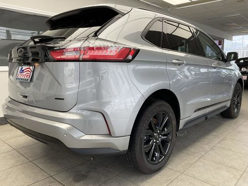 Used 2022 Ford Edge SE w/ Black Appearance Package image 5