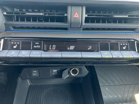 Certified 2024 Toyota Prius XLE AWD/4WD image 27