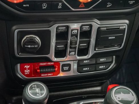 Used 2018 Jeep Wrangler Unlimited Rubicon AWD/4WD image 23