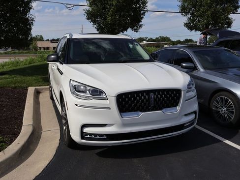 Used 2022 Lincoln Aviator Grand Touring w/ Equipment Group 301A AWD/4WD image 4