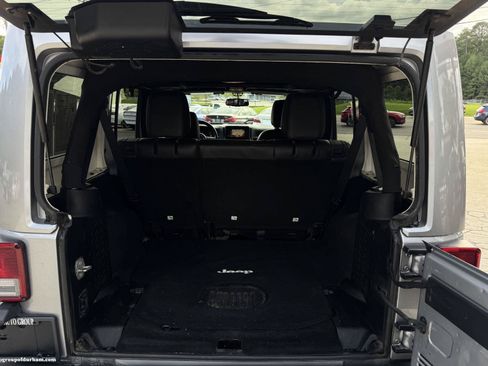 Used 2015 Jeep Wrangler Unlimited Sahara w/ Dual Top Group AWD/4WD image 12
