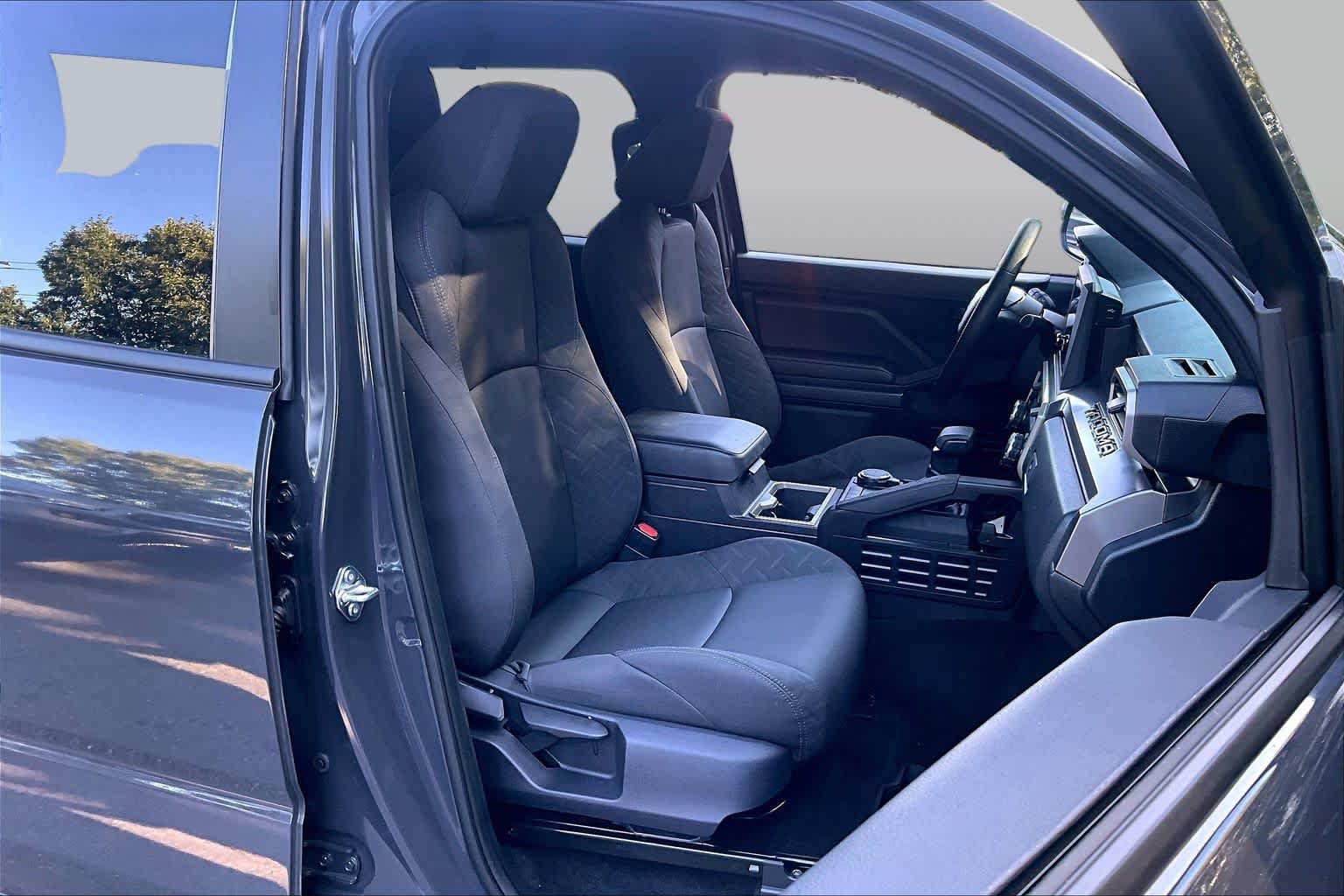 Certified 2026 Toyota Tacoma SR5 AWD/4WD image 8