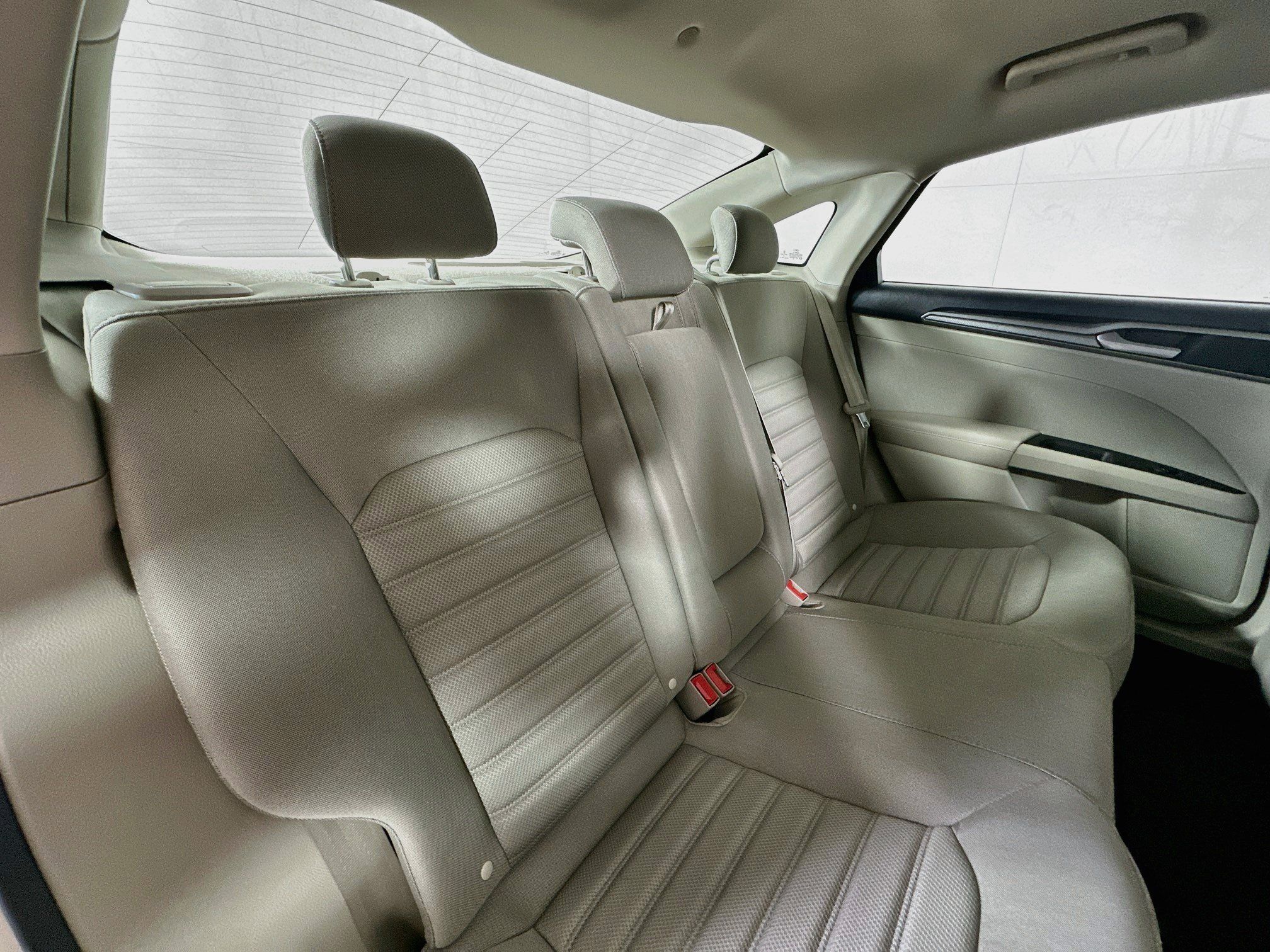 Used 2019 Ford Fusion SE FWD image 25