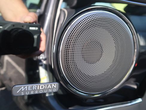 Used 2019 Jaguar XJ R-Sport image 25