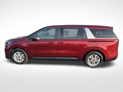 Used 2024 Kia Carnival LX image 3