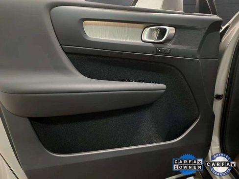 Used 2025 Volvo XC40 B5 Plus image 31