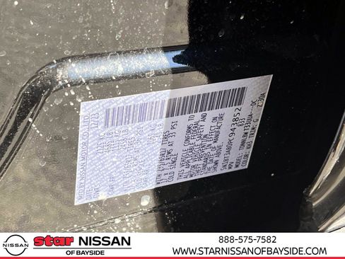 Used 2023 Nissan Rogue S image 18