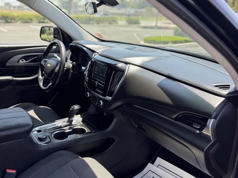 Used 2018 Chevrolet Traverse LT FWD image 9