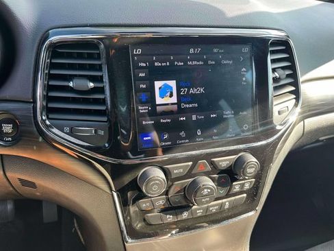 Used 2021 Jeep Grand Cherokee Laredo X AWD/4WD image 18