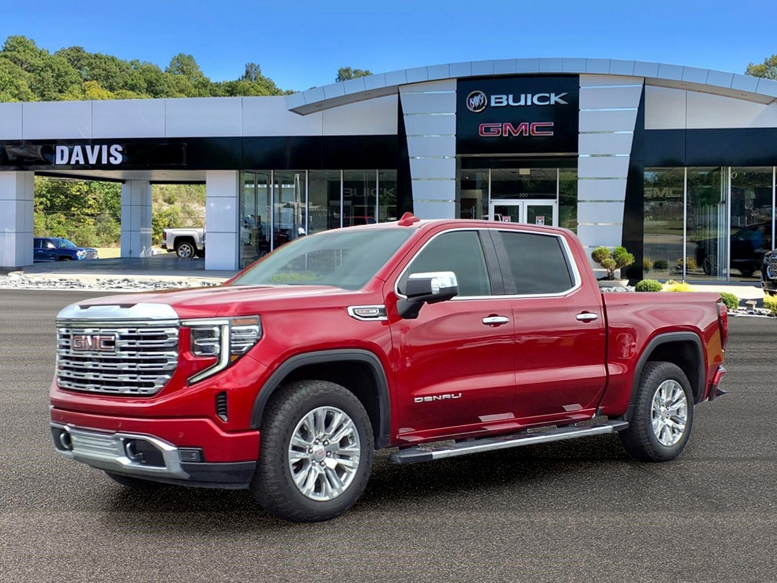 Used 2023 GMC Sierra 1500 Denali w/ Technology Package AWD/4WD image 2