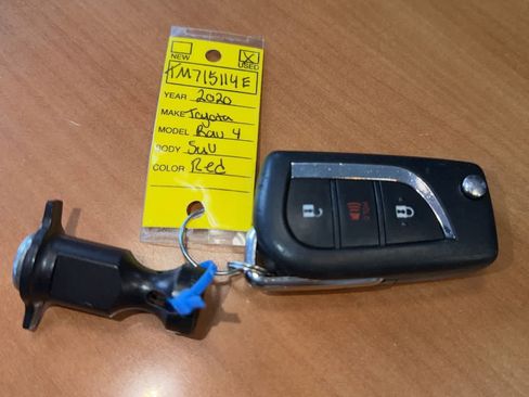 Used 2020 Toyota RAV4 LE w/ All Weather Liner Package AWD/4WD image 21