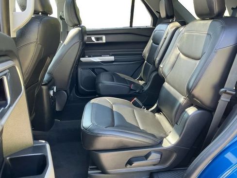 Used 2022 Ford Explorer XLT w/ Equipment Group 202A AWD/4WD image 16