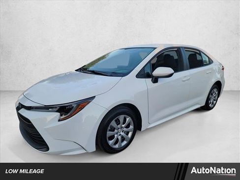 Used 2025 Toyota Corolla LE image 1