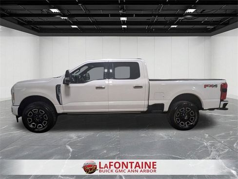 Used 2023 Ford F250 Platinum w/ FX4 Off-Road Package image 2