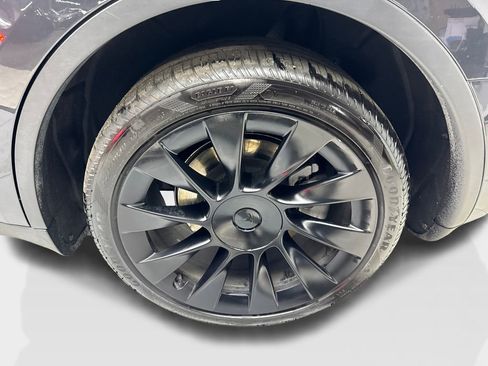 Used 2024 Tesla Model Y Long Range AWD/4WD image 83