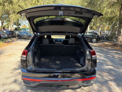 Used 2025 Volkswagen Atlas Cross Sport SE image 25