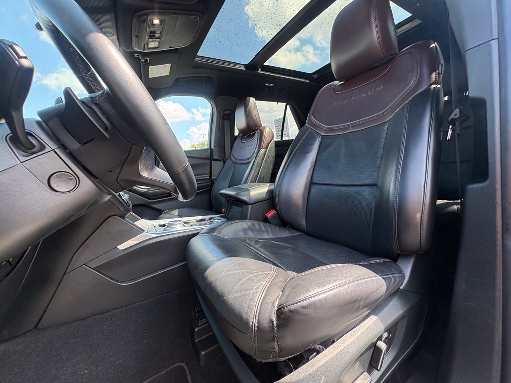 Used 2020 Ford Explorer Platinum w/ Premium Technology Package AWD/4WD image 12