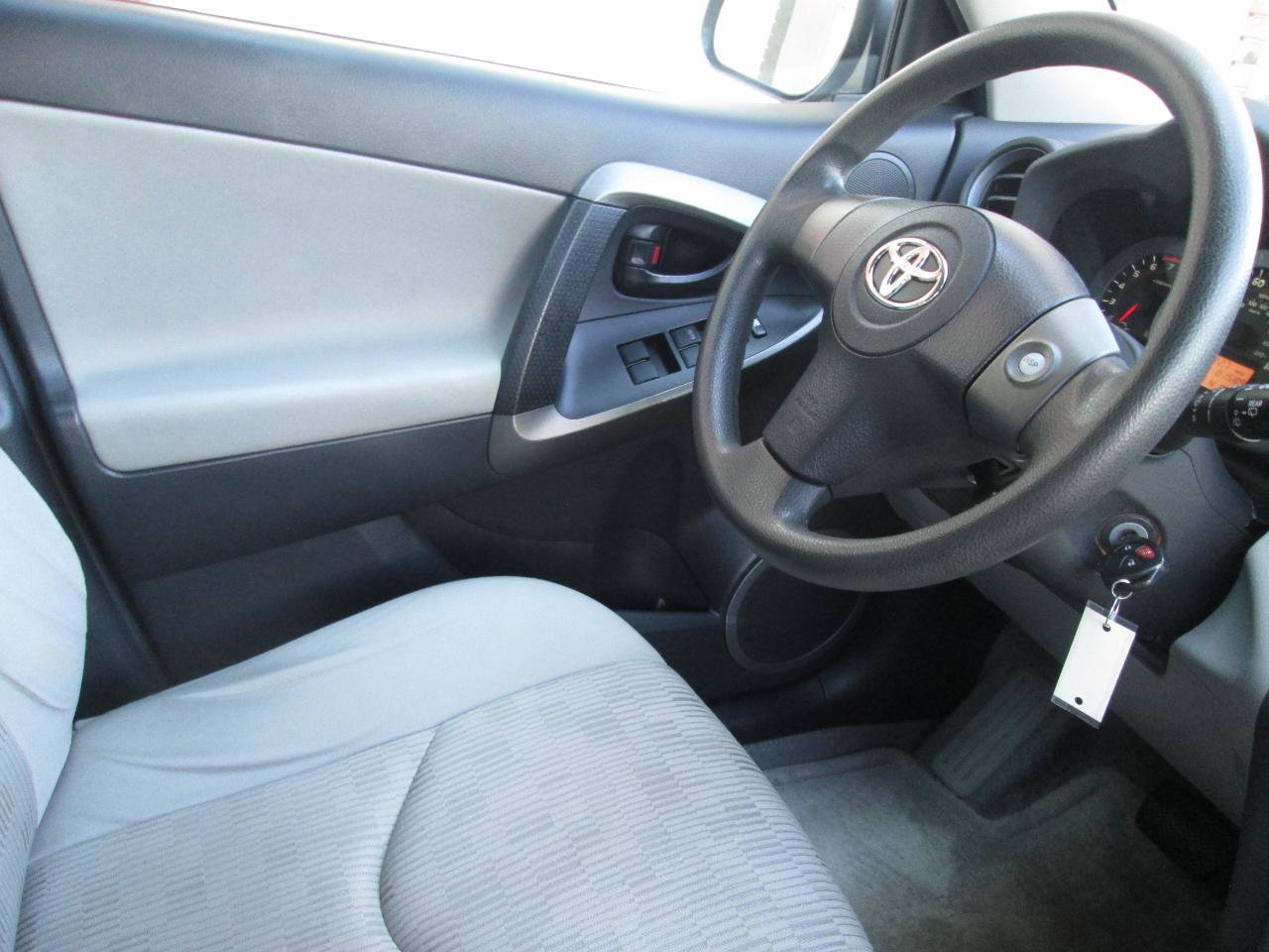 Used 2011 Toyota RAV4 4WD w/ Base L4 Extra Value Pkg image 28