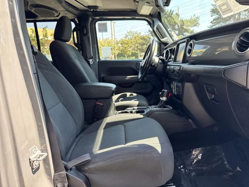 Used 2022 Jeep Wrangler Unlimited Sahara image 36