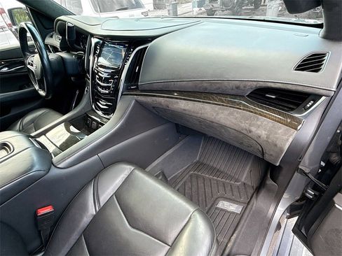 Used 2019 Cadillac Escalade ESV Platinum image 34