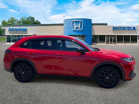 Certified 2025 Honda HR-V Sport image 3