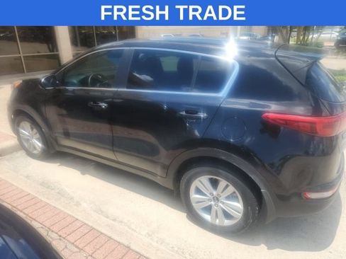 Used 2018 Kia Sportage LX FWD image 2