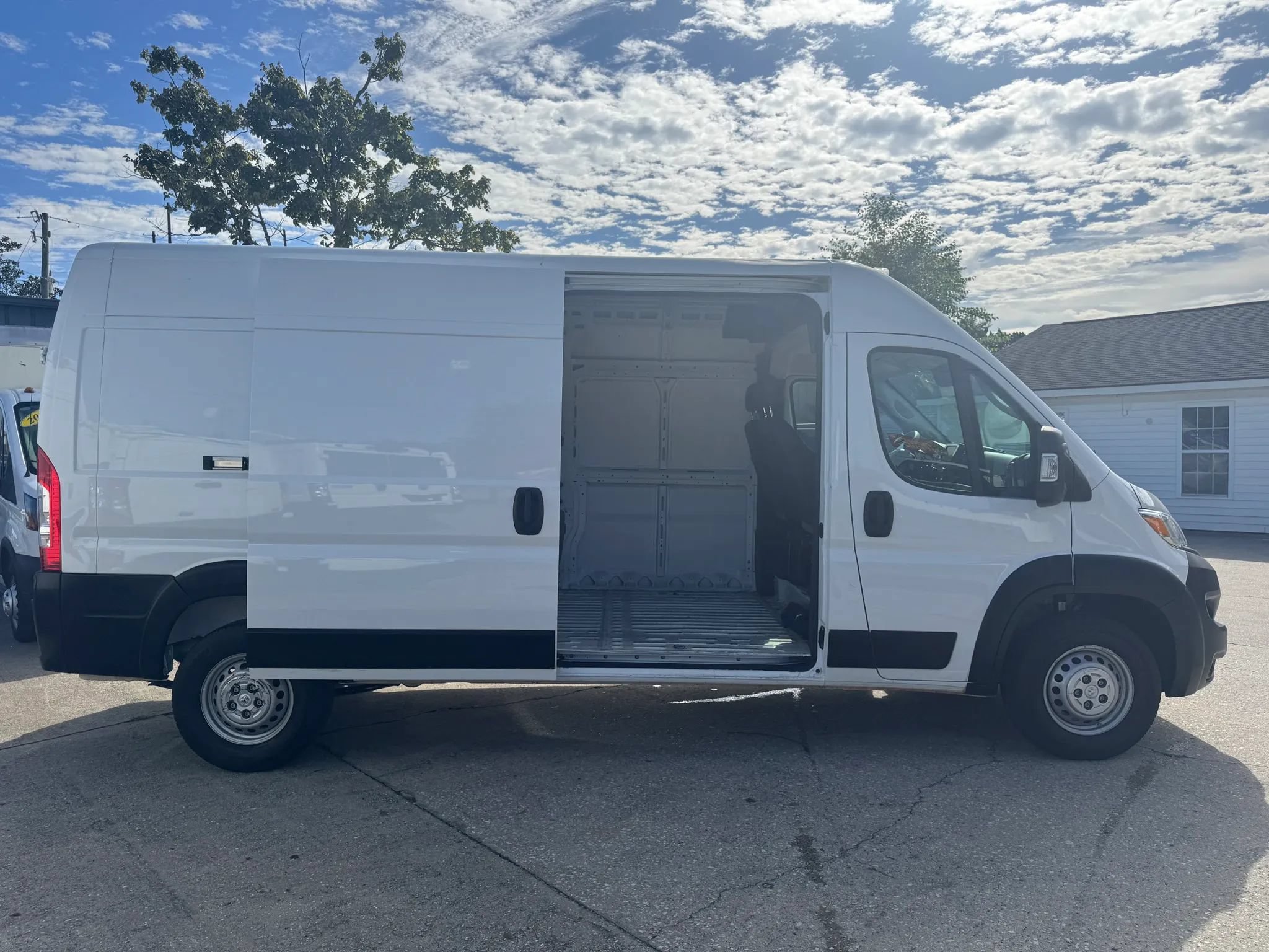 Used 2025 RAM ProMaster 2500 w/ Convenience Group FWD image 24