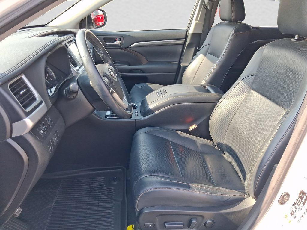 Used 2017 Toyota Highlander Limited AWD/4WD image 10