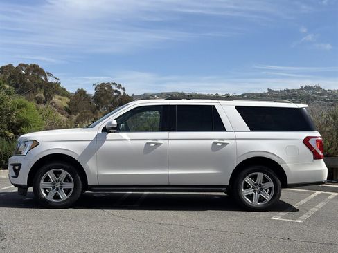 Used 2018 Ford Expedition Max XLT image 3