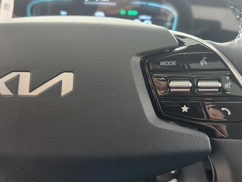 New 2026 Kia Niro EX FWD image 24