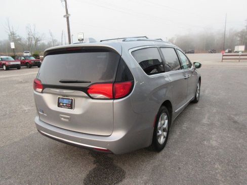 Used 2019 Chrysler Pacifica Touring-L Plus w/ Advanced Safetytec Group image 5