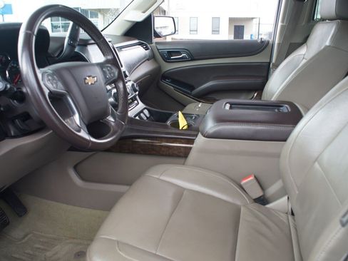 Used 2015 Chevrolet Suburban LT RWD image 13