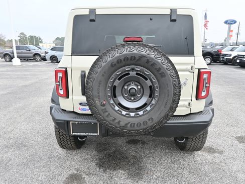 New 2025 Ford Bronco Badlands image 4