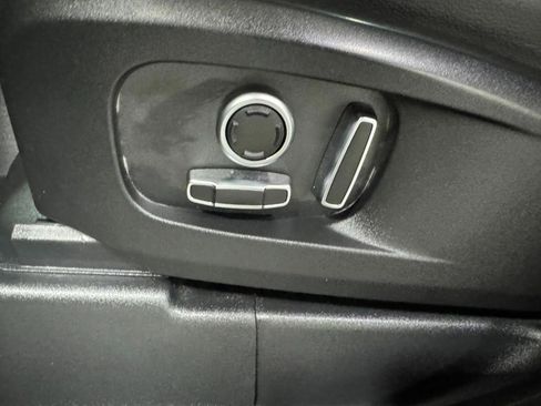 Used 2023 Land Rover Defender 130 SE image 26