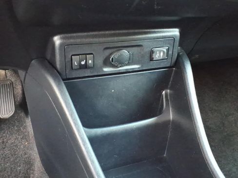 Used 2017 Toyota Prius V Four FWD image 23