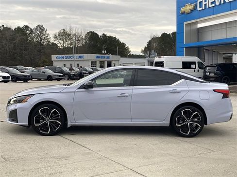 Used 2024 Nissan Altima 2.5 SR image 2