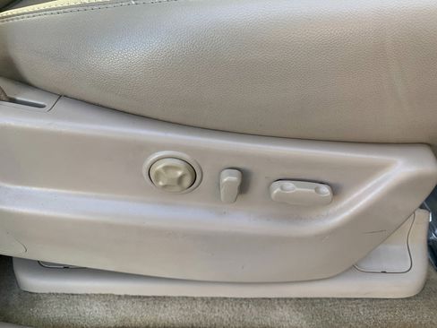 Used 2012 Chevrolet Avalanche LTZ image 42