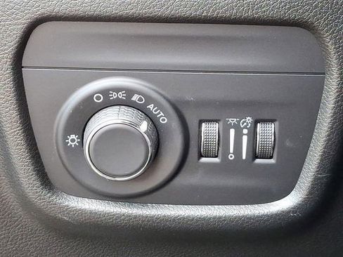 Used 2023 Jeep Grand Cherokee Laredo image 35