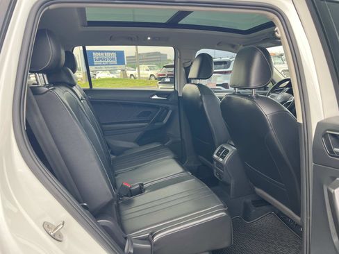 Certified 2022 Volkswagen Tiguan SE image 33
