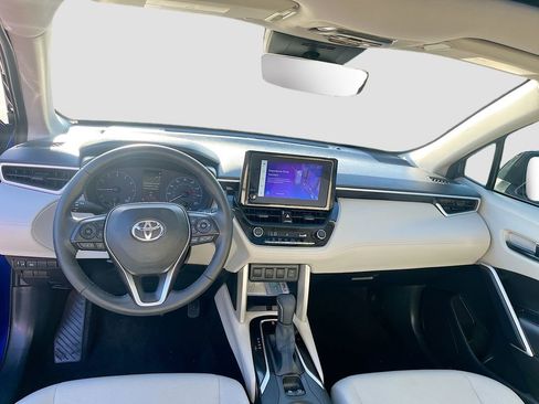 Used 2025 Toyota Corolla Cross LE FWD image 21