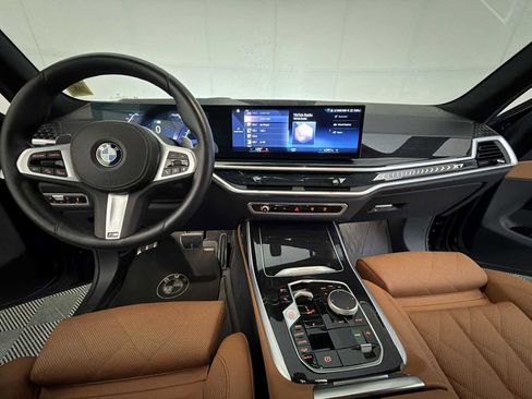 Used 2023 BMW X7 xDrive40i w/ M Sport Package AWD/4WD image 14