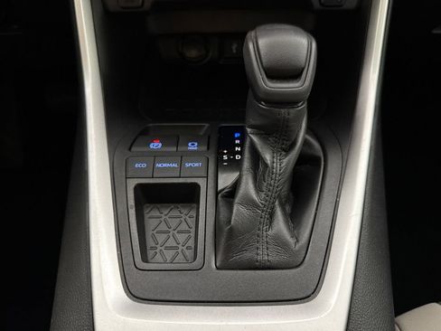 Used 2021 Toyota RAV4 XLE FWD image 18