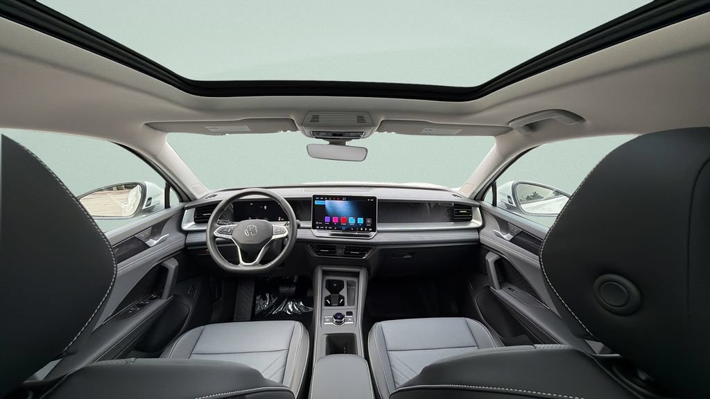 New 2026 Volkswagen Tiguan SE FWD image 28