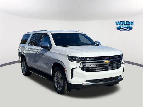 Used 2023 Chevrolet Suburban Premier image 3