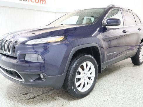Used 2015 Jeep Cherokee Limited AWD/4WD image 2