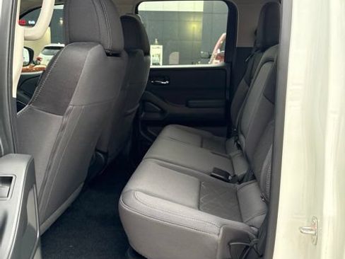 Used 2025 Nissan Frontier SV AWD/4WD image 6