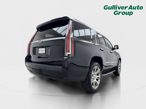 Used 2018 Cadillac Escalade Luxury AWD/4WD image 8